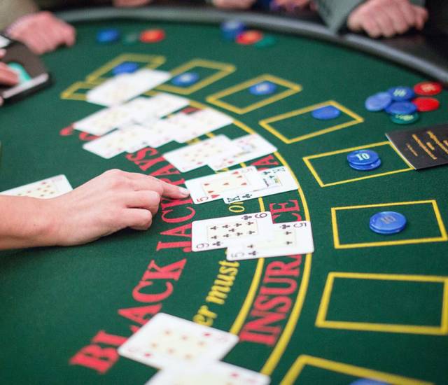 This is one gamble that’s sure to pay off with your wedding guests