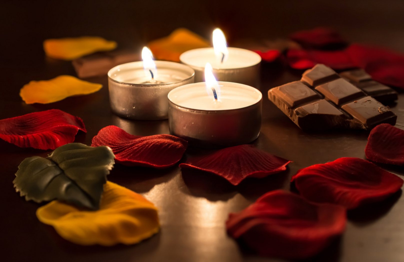 Spa candles with chocolate and rose petals