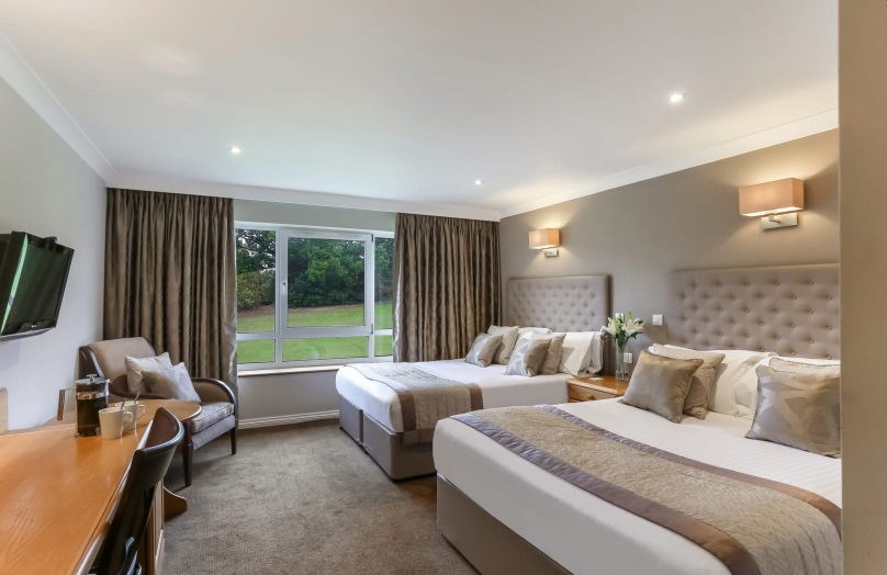 Deluxe twin bedroom - Stoke by Nayland